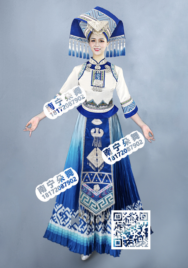 白衣渐变蓝百褶长裙蓝腰带壮族